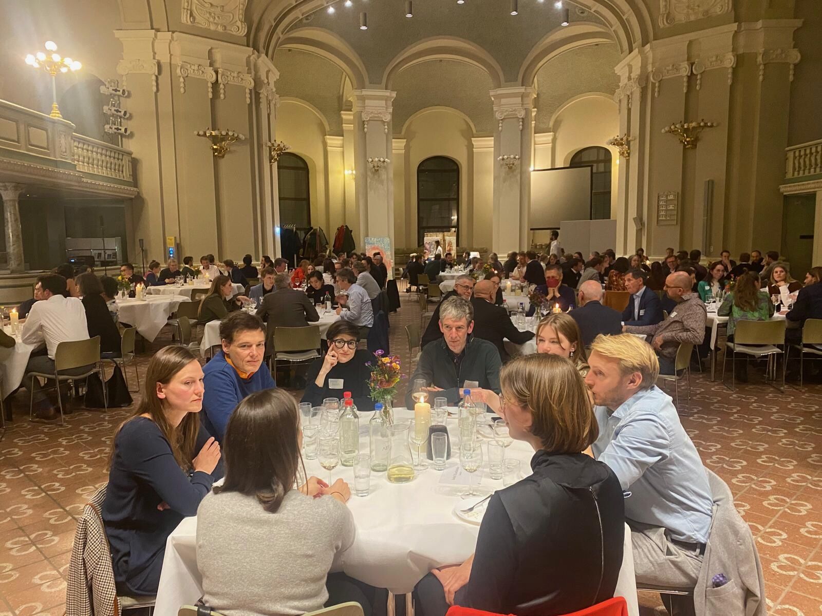 Tischgespräch beim Berliner Salon